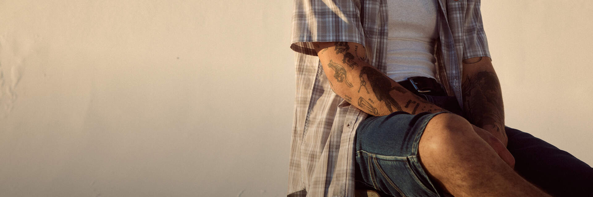 Man wearing summer work shorts and Dickies button down plaid shirt