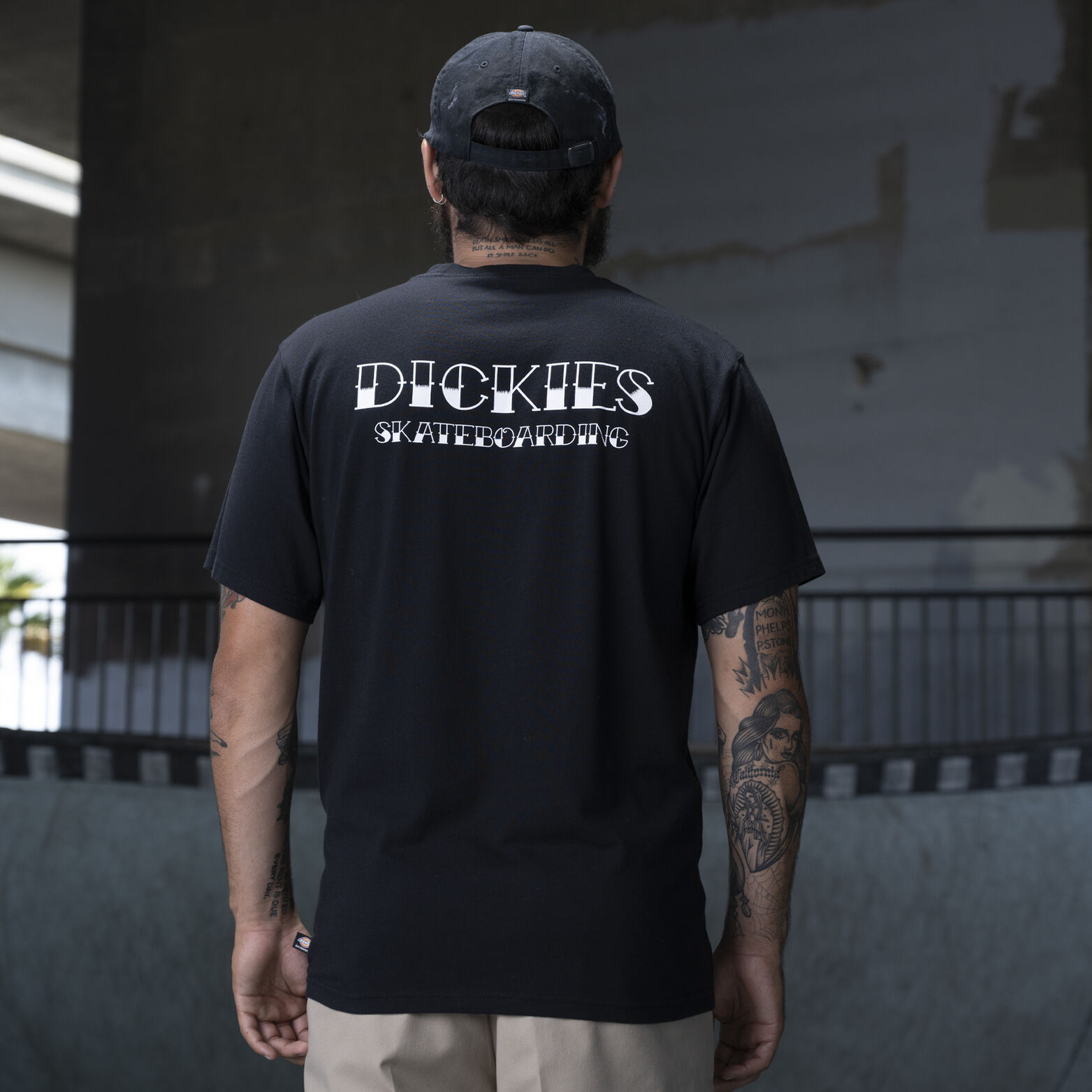 blotte bue couscous Ronnie Sandoval Americana Graphic T-Shirt - Dickies US