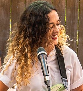 Meet Ariel: Lead Singer